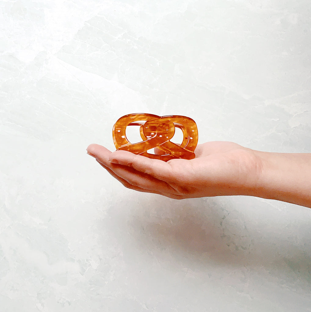 Hair Claw Clip: Pretzel - Freshie & Zero Studio Shop