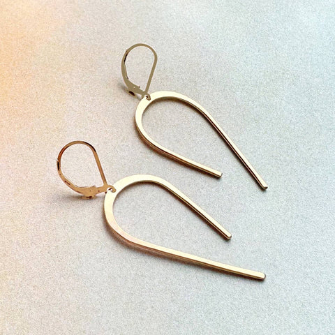 Freshie & Zero Arco earrings, stylish gold-tone dangle earrings with modern curved design, perfect for everyday wear.