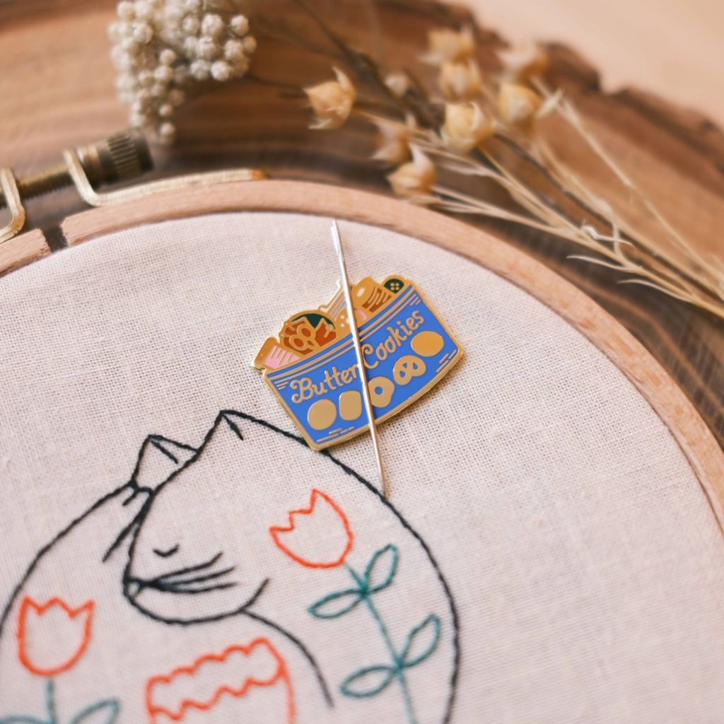 Magnetic Needle Minder: Butter Cookie Jar - Freshie & Zero Studio Shop