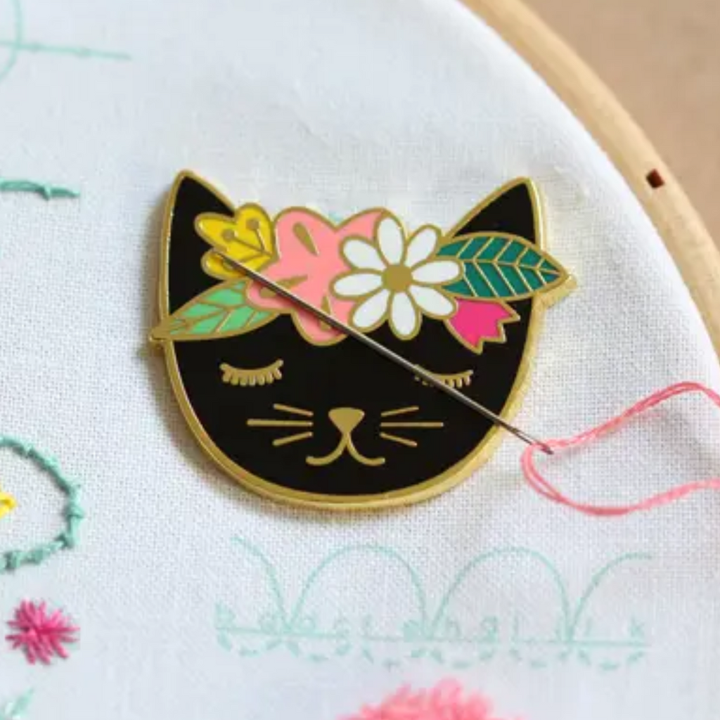 Magnetic Needleminder: Floral Cat - Freshie & Zero Studio Shop