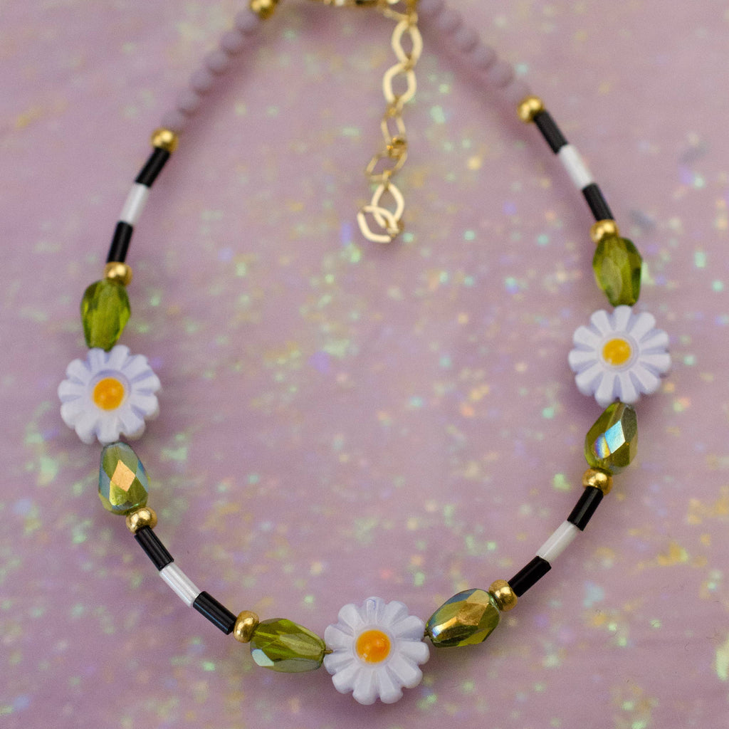Lavender Daisy Beaded Bracelet by Jill Makes - Freshie & Zero Studio Shop