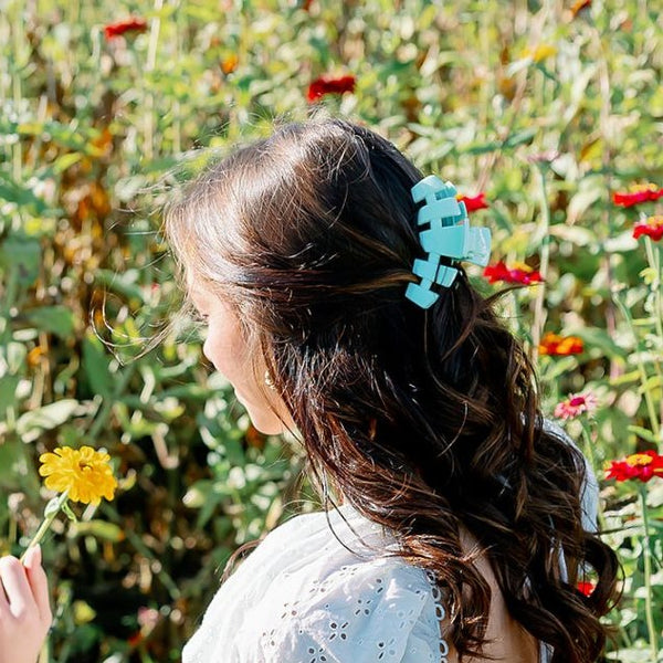 TELETIES Classic Mint To Be Medium Hair Clip for medium hair, stylish hair accessory with a secure grip.
