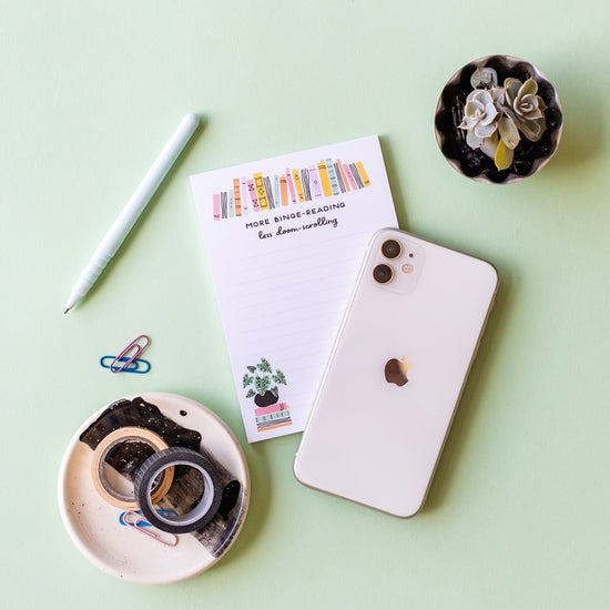 Binge-reading Notepad - Freshie & Zero